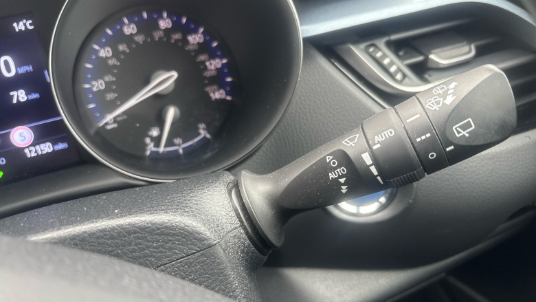 Toyota C-HR 1.8 Hybrid Design 5dr CVT Hybrid Hatchback